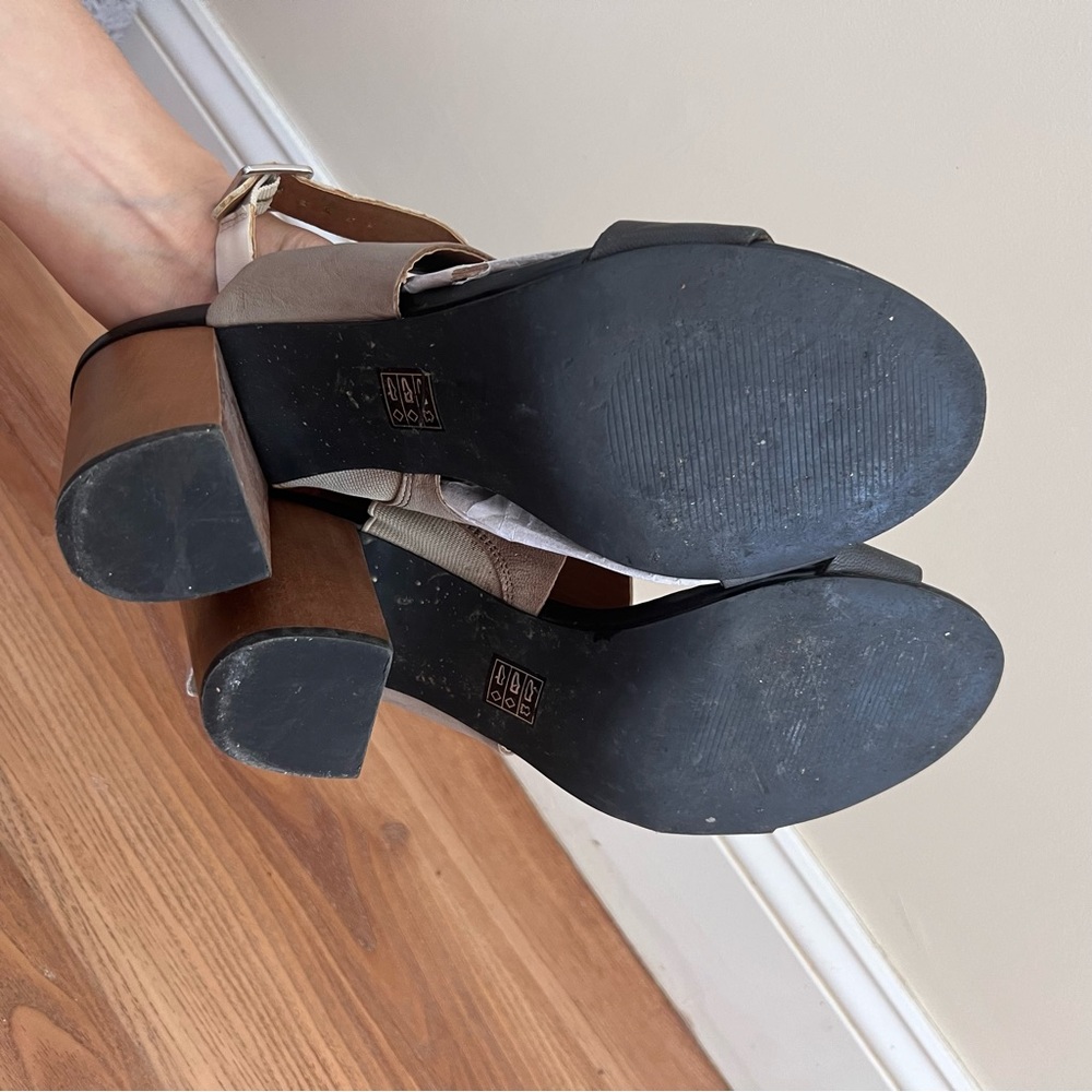 Women’s Color Block heels - Picture 3 of 4